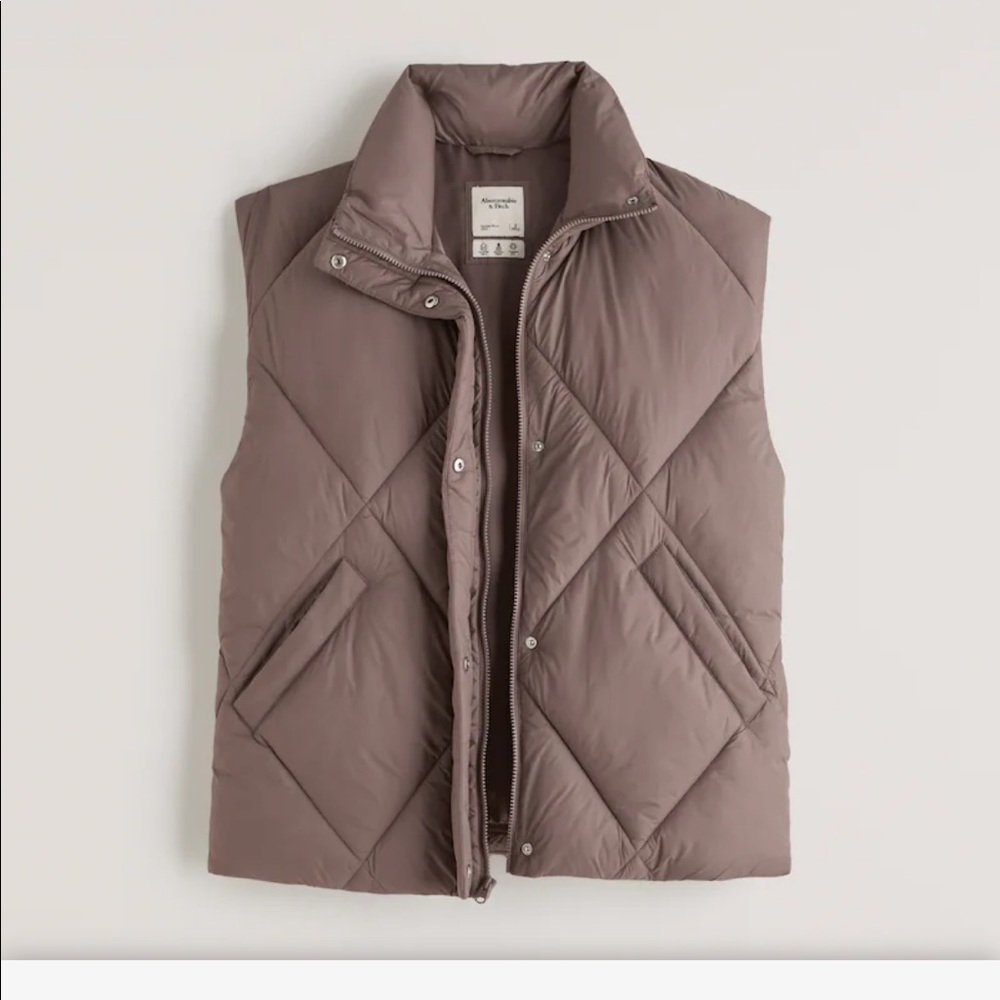 Abercrombie & Fitch Oversized Quilted Vest